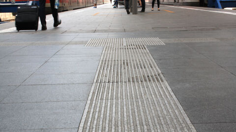 bildenstreifen_bahnhof_il