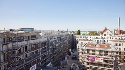 Neubauten mit Baugerüst