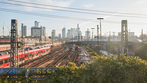 Blick auf die Bahngleise am Frankfurter Hauptbahnhof