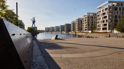 mehrere Neubauten am Main