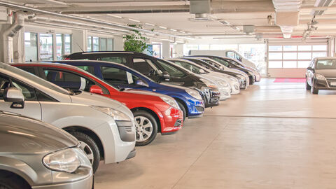 Garagenverordnung Viele Autos in Garage