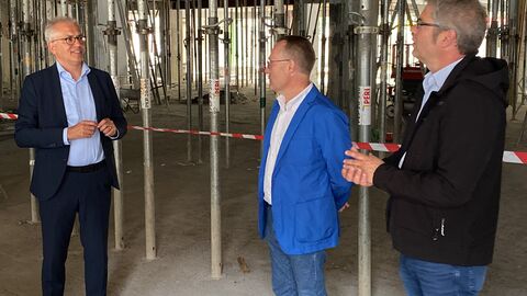 Tarek Al-Wazir auf der Sommertour 2021 in Offenbach im Gespräch