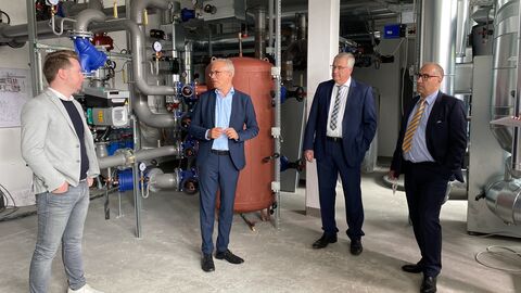 Hessischer Wirtschafts- und Wohnungsbauminister Tarek Al-Wazir bei der Sommertour 2021