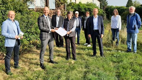 Nimmermann übergibt Bescheid an Vereine