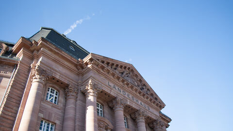 Teilansicht der Front des Landeshauses