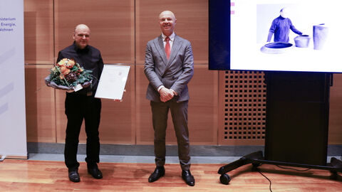 Überreichung der Urkunde zum Hessischen Staatspreis für das Deutsche Kunsthandwerk 