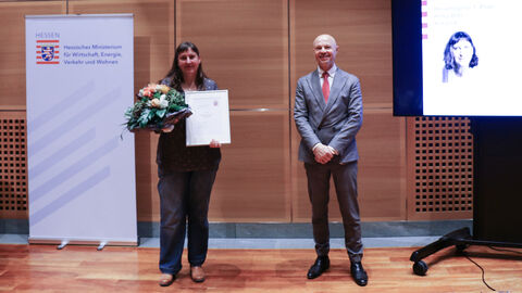 Überreichung der Urkunde zum Hessischen Staatspreis für das Deutsche Kunsthandwerk 