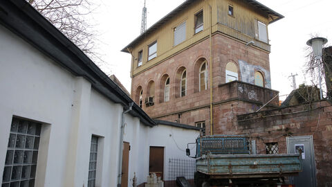 Ansicht des historischen Stellwerks in Offenbach