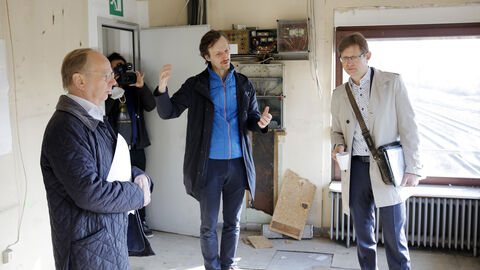 Staatssekretär Jens Deutschendorf besichtigt historisches Stellwerk