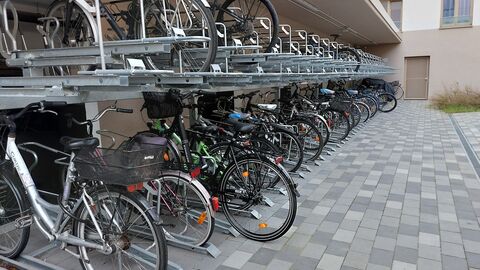 Fahrräder in einer Fahrradabstellanlage
