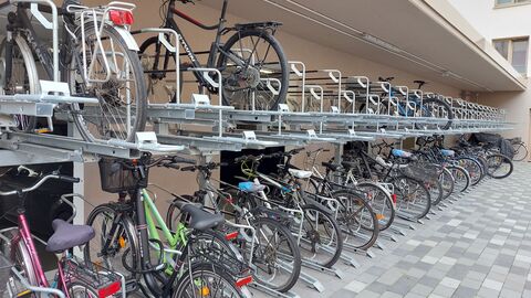 Fahrräder in einer Fahrradabstellanlage
