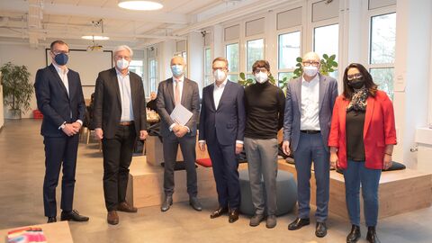 Bescheidübergabe für Gründerzentrum durch Staatssekretär Nimmermann