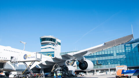 Flugzeug am Flughafen Frankfurt Flugzeug am Flughafen Frankfurt
