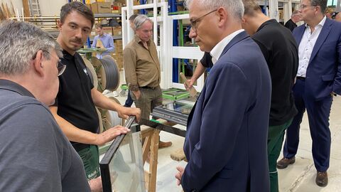 Al-Wazir besucht Baum Fensterbau in Oberzent