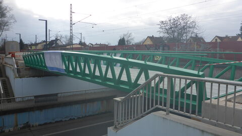 Radschnellverbindung Frankfurt-Darmstadt wird die Brücke in Darmstadt-Wixhausen eingehoben