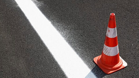 Leitkegel auf Fahrbahn