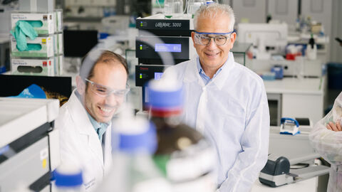 Al-Wazir mit Mitarbeitern von BioSpring