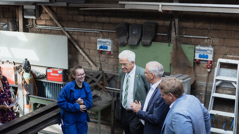 Winfried Kretschmann und Tarek Al-Wazir besuchen Huhle Stahl- und Metallbau GmbH
