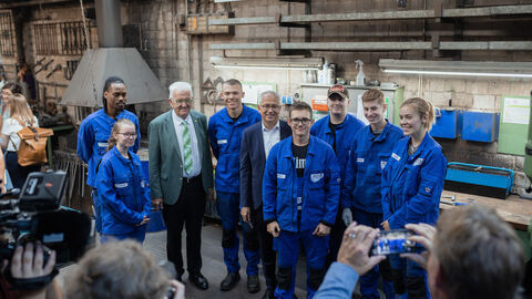 Winfried Kretschmann und Tarek Al-Wazir besuchen Huhle Stahl- und Metallbau GmbH