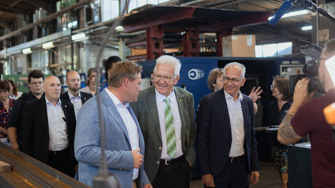 Winfried Kretschmann und Tarek Al-Wazir besuchen Huhle Stahl- und Metallbau GmbH
