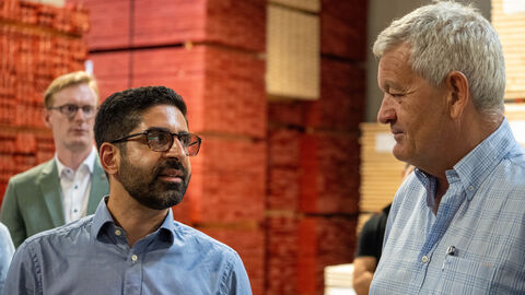 Zwei Männer im Gespräch