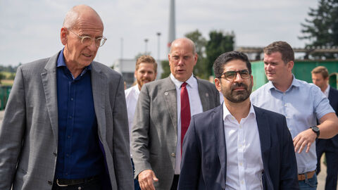 Zwei Männer im Gespräch 