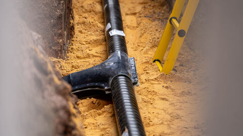 Kommunale Wärmeplanung in Eschwege Ein Rohr liegt in der Erde
