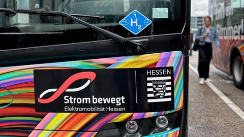 Ein Bus von vorne