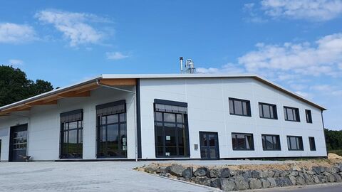 Ein weißes Gebäude